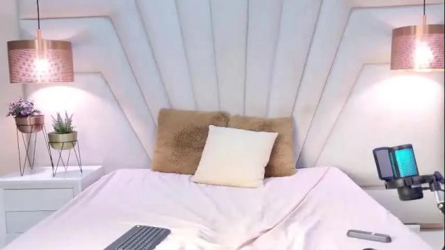 Image 12 of alinasimons Stream on Chaturbate on 5 days ago