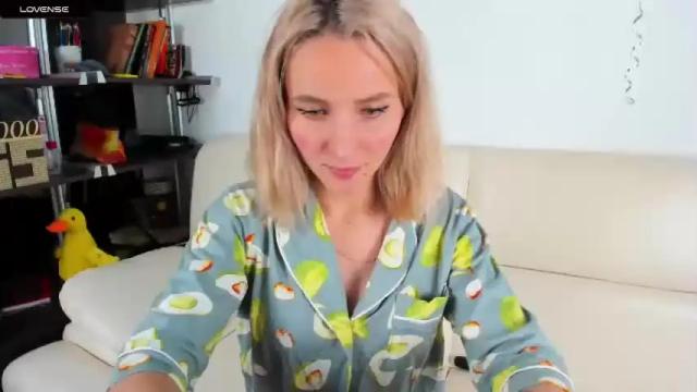 Image 2 of alise_doberman Stream on Chaturbate on 21 months ago