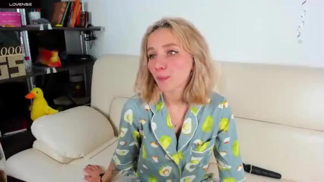 Image 8 of alise_doberman Stream on Chaturbate on 21 months ago