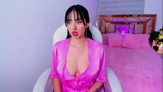 Image 4 of alisia_rose Stream on Chaturbate on 3 months ago