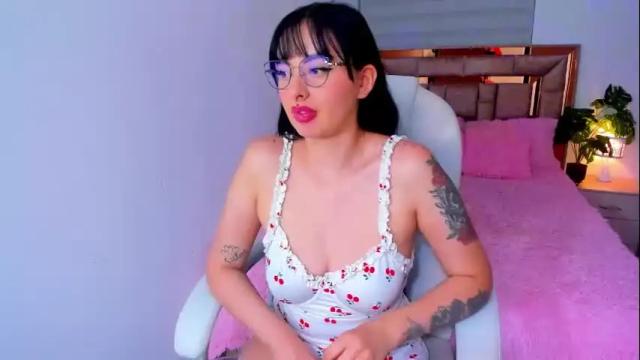 Image 3 of alisia_rose Stream on Chaturbate on 2 months ago
