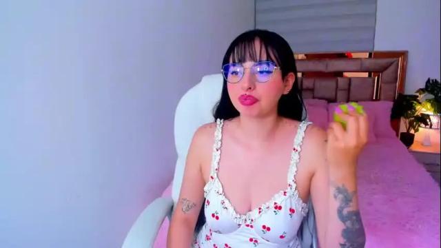 Image 8 of alisia_rose Stream on Chaturbate on 2 months ago