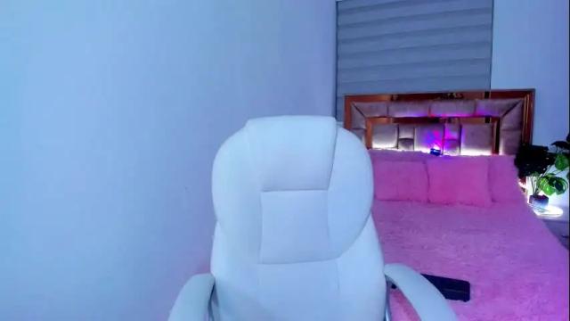 Image 12 of alisia_rose Stream on Chaturbate on 2 months ago