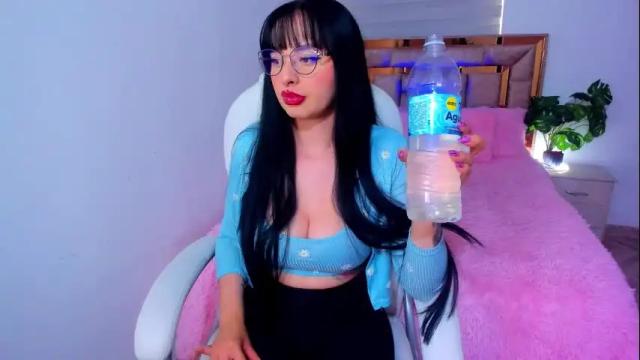 Image 3 of alisia_rose Stream on Chaturbate on 2 months ago