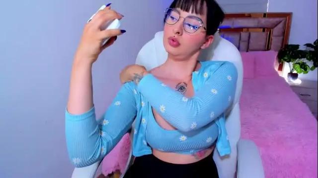 Image 2 of alisia_rose Stream on Chaturbate on 2 months ago