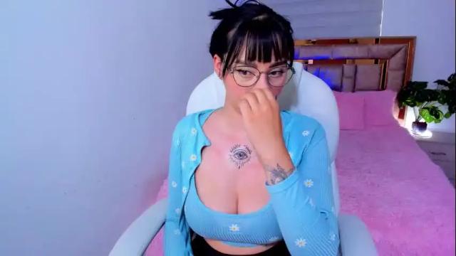 Image 4 of alisia_rose Stream on Chaturbate on 2 months ago