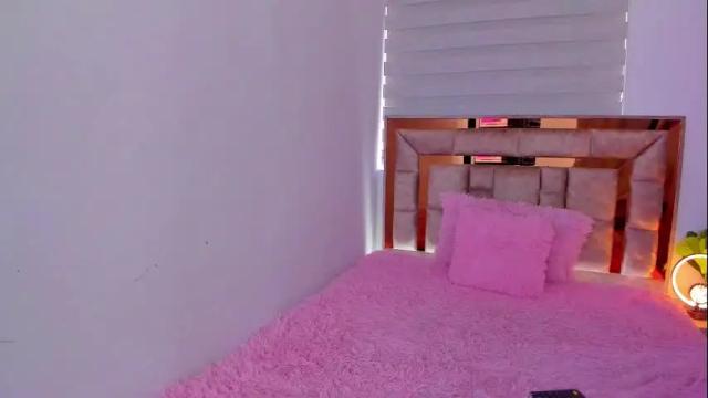 Image 3 of alisia_rose Stream on Chaturbate on 16 days ago