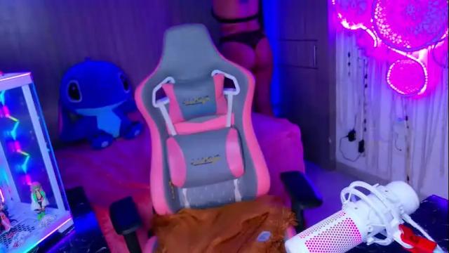 Image 3 of alison_gamer Stream on Chaturbate on 2 months ago