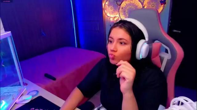 Image 2 of alison_gamer Stream on Chaturbate on 2 months ago