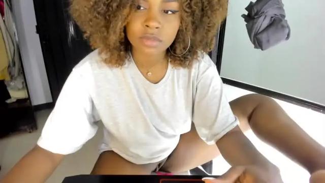 Image 4 of alison_ker Stream on Chaturbate on 13 months ago