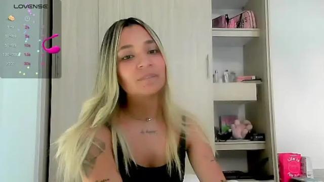 Image 8 of alisondiaz_ Stream on Chaturbate on 15 months ago