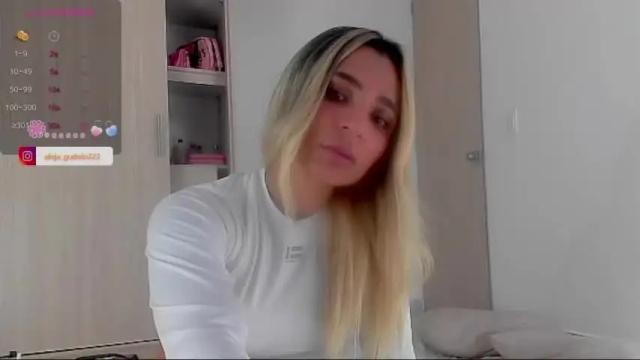 Image 4 of alisondiaz_ Stream on Chaturbate on 15 months ago