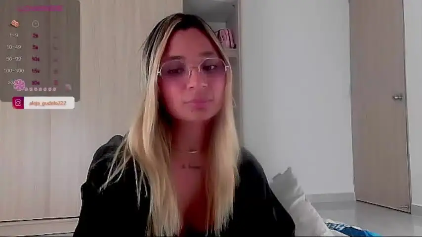 Image 3 of alisondiaz_ Stream on Chaturbate on 15 months ago