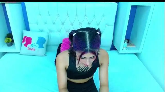 Image 3 of aliss_diiaz Stream on Chaturbate on 1 month ago