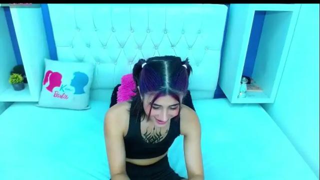 Image 4 of aliss_diiaz Stream on Chaturbate on 1 month ago