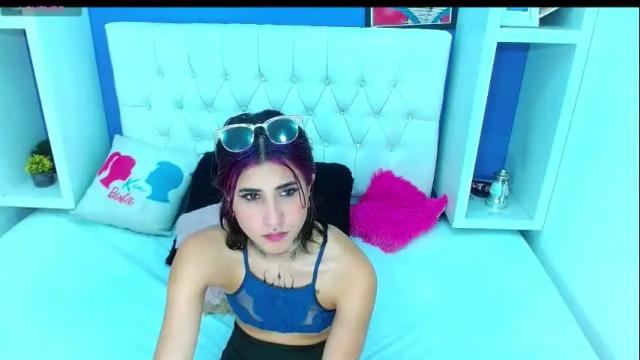 Image 7 of aliss_diiaz Stream on Chaturbate on 1 month ago