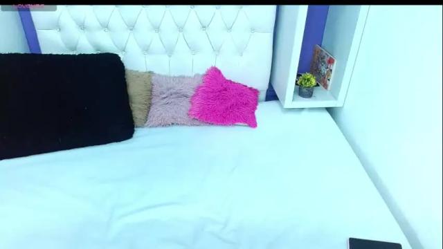 Image 2 of aliss_diiaz Stream on Chaturbate on 1 month ago