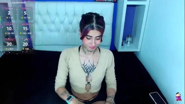 Image 6 of aliss_diiaz Stream on Chaturbate on 11 days ago