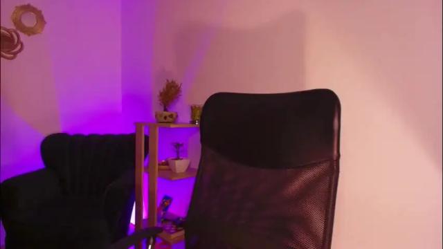 Image 4 of aliss_es Stream on Chaturbate on 3 months ago