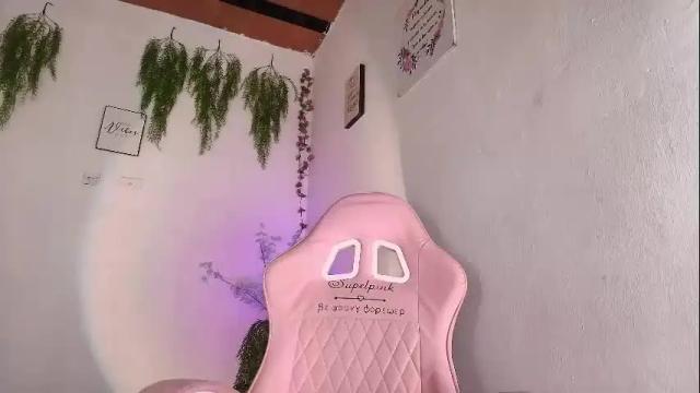 Image 2 of alissa_grey2 Stream on Chaturbate on 3 months ago