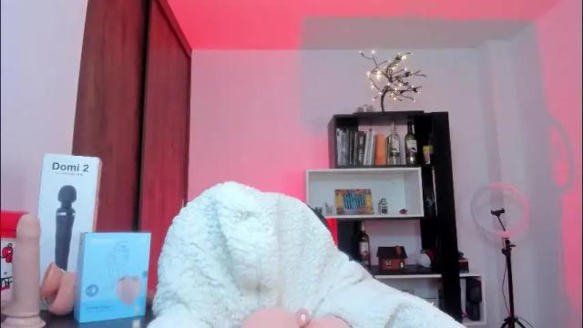 Image 2 of alissia_viera Stream on Chaturbate on 2 months ago