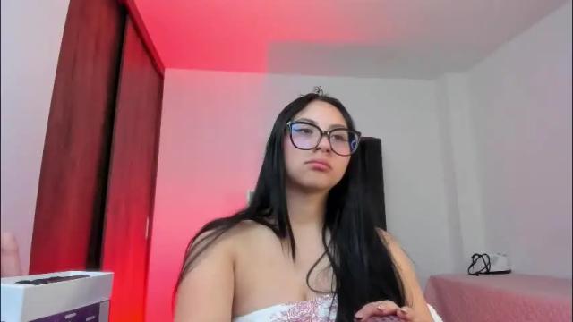 Image 12 of alissia_viera Stream on Chaturbate on 29 days ago
