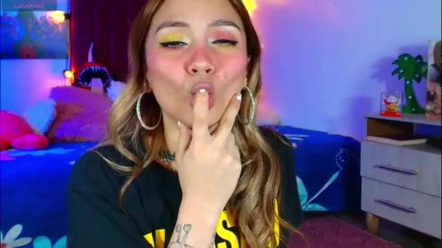Image 8 of alisson_zafiro Stream on Chaturbate on 1 month ago