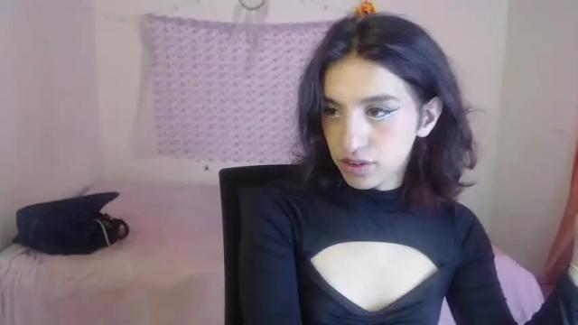 Image 3 of alix_hot_ Stream on Chaturbate on 15 months ago