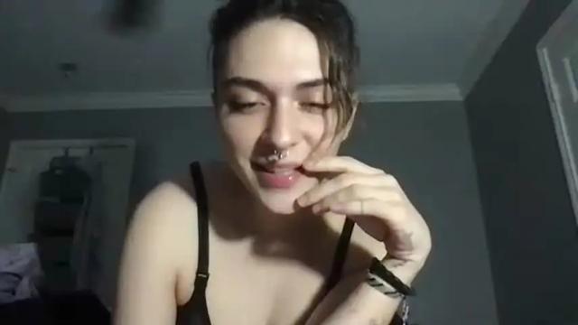 Image 3 of alixmae769936 Stream on Chaturbate on 18 months ago