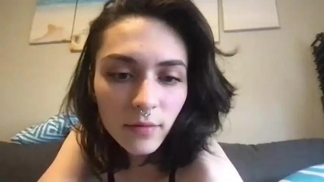 Image 6 of alixmae769936 Stream on Chaturbate on 16 months ago
