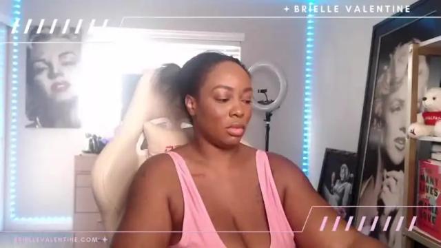 Image 10 of alleyezonbrielle Stream on Chaturbate on 18 months ago