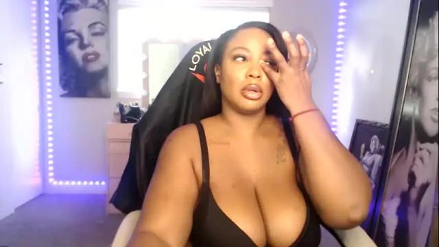Image 3 of alleyezonbrielle Stream on Chaturbate on 18 months ago