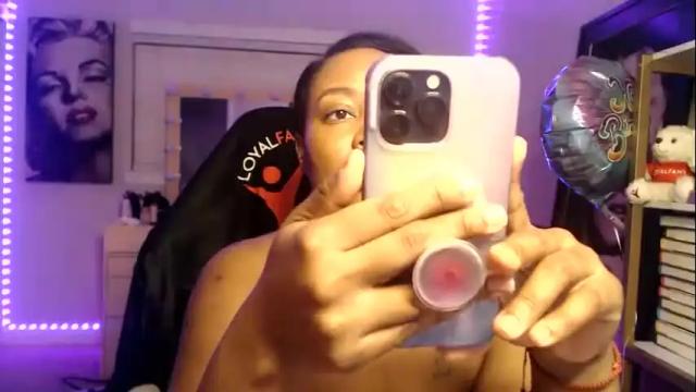 Image 11 of alleyezonbrielle Stream on Chaturbate on 18 months ago