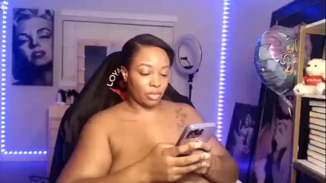 Image 12 of alleyezonbrielle Stream on Chaturbate on 18 months ago