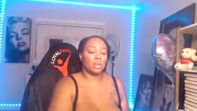 Image 11 of alleyezonbrielle Stream on Chaturbate on 16 months ago