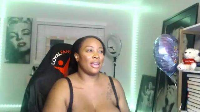 Image 12 of alleyezonbrielle Stream on Chaturbate on 16 months ago