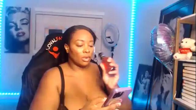 Image 3 of alleyezonbrielle Stream on Chaturbate on 16 months ago