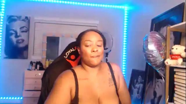 Image 7 of alleyezonbrielle Stream on Chaturbate on 16 months ago