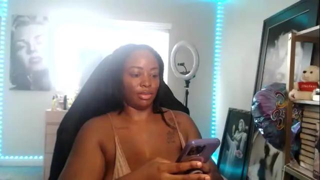 Image 10 of alleyezonbrielle Stream on Chaturbate on 16 months ago