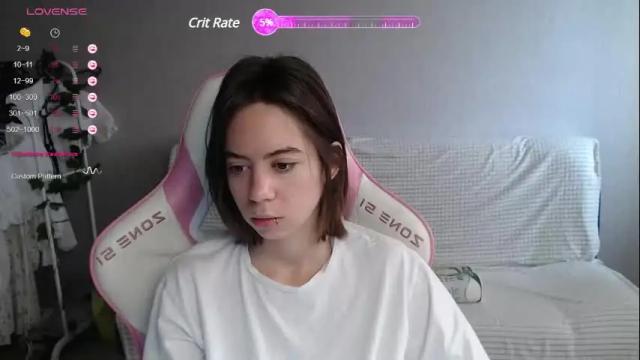 Image 2 of allie_hazie Stream on Chaturbate on 1 month ago