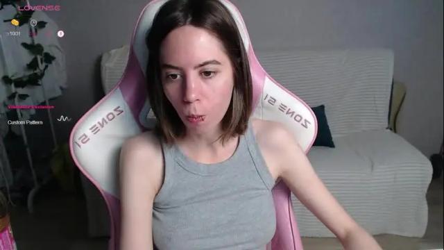 Image 2 of allie_hazie Stream on Chaturbate on 16 days ago