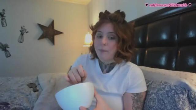 Image 6 of allieberrybb Stream on Chaturbate on 13 months ago