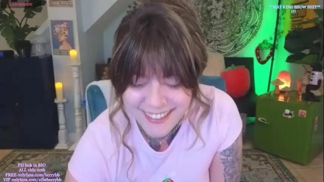 Image 3 of allieberrybb Stream on Chaturbate on 2 months ago