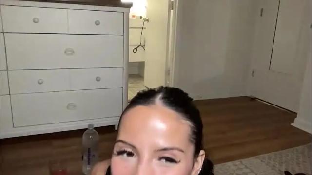 Image 12 of alliefrost Stream on Chaturbate on 28 days ago