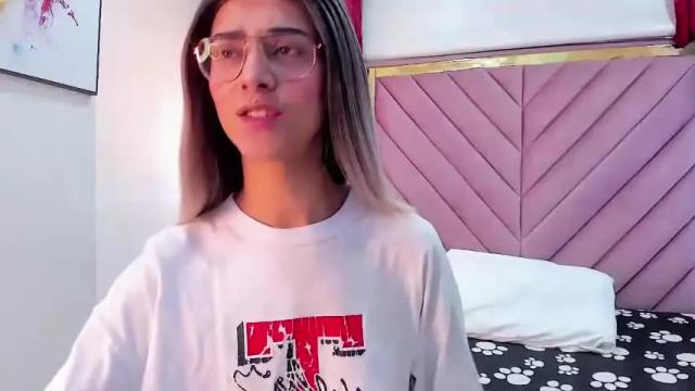 Image 7 of allisonalaia Stream on Chaturbate on 15 months ago