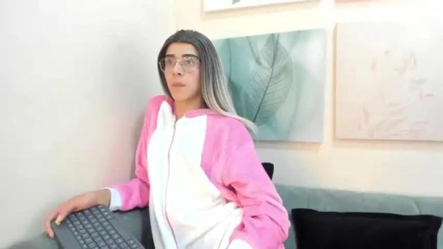 Image 6 of allisonalaia Stream on Chaturbate on 15 months ago