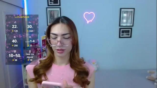 Image 3 of allisonblossom Stream on Chaturbate on 2 months ago