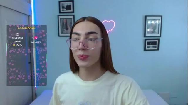Image 3 of allisonblossom Stream on Chaturbate on 2 months ago
