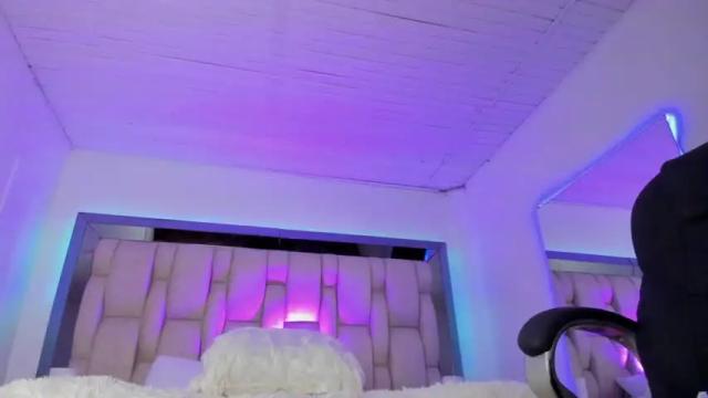 Image 12 of allisson_blue Stream on Chaturbate on 13 months ago