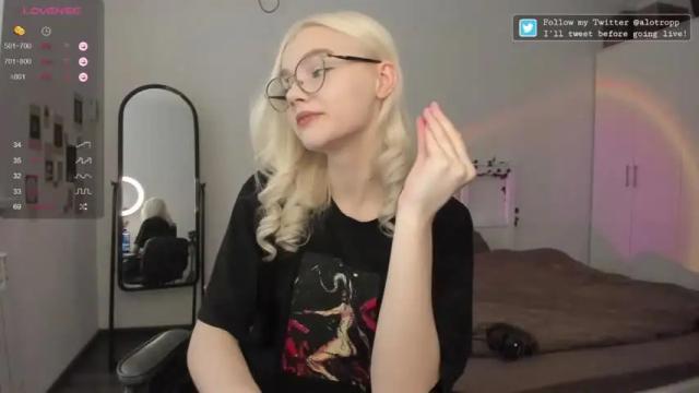 Image 3 of allotropp Stream on Chaturbate on 14 months ago